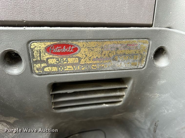 image for item DS0788 2013 Peterbilt  384 semi truck