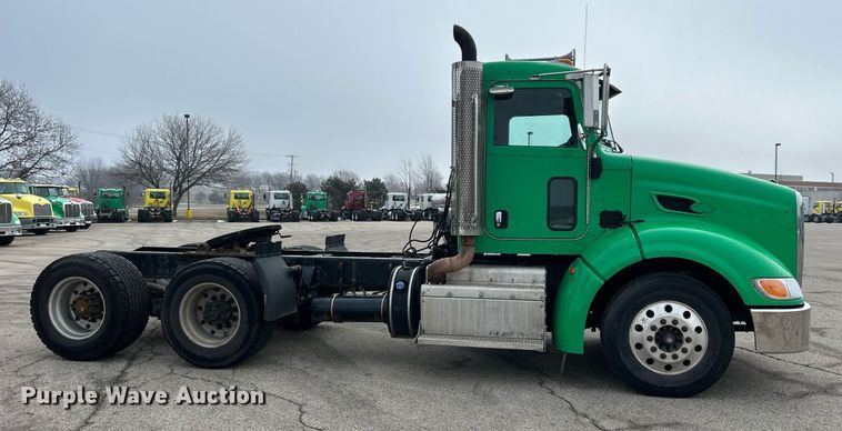image for item DS0789 2012 Peterbilt  384 semi truck