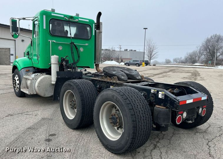 image for item DS0789 2012 Peterbilt  384 semi truck