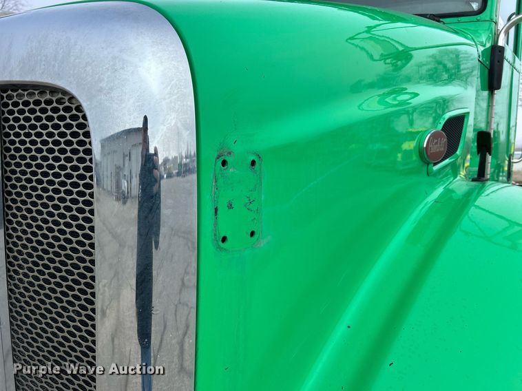 image for item DS0789 2012 Peterbilt  384 semi truck