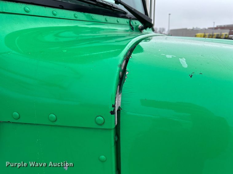 image for item DS0789 2012 Peterbilt  384 semi truck