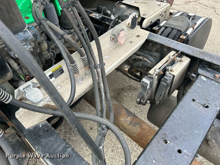 image for item DS0789 2012 Peterbilt  384 semi truck