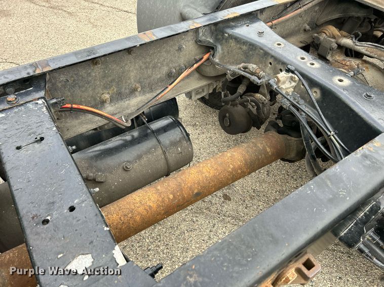 image for item DS0789 2012 Peterbilt  384 semi truck