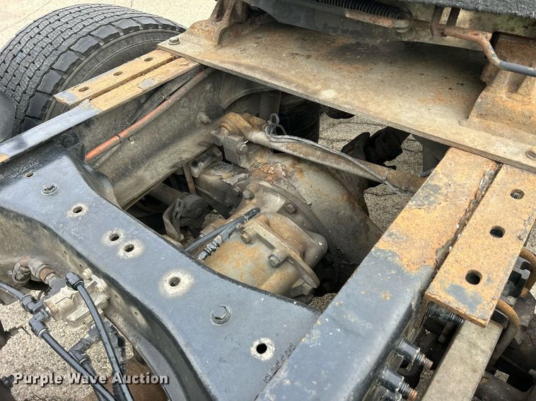 image for item DS0789 2012 Peterbilt  384 semi truck