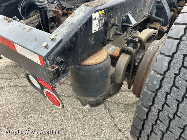 image for item DS0789 2012 Peterbilt  384 semi truck