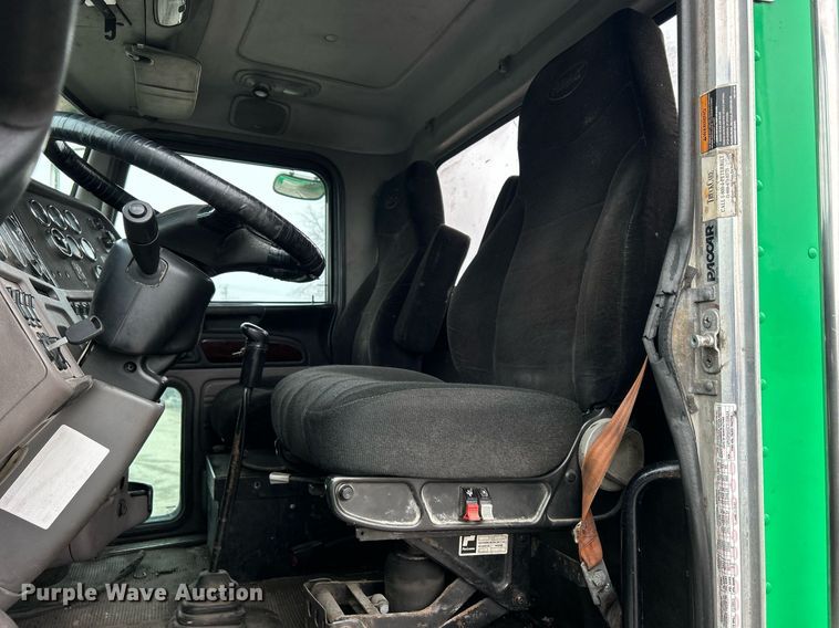 image for item DS0789 2012 Peterbilt  384 semi truck