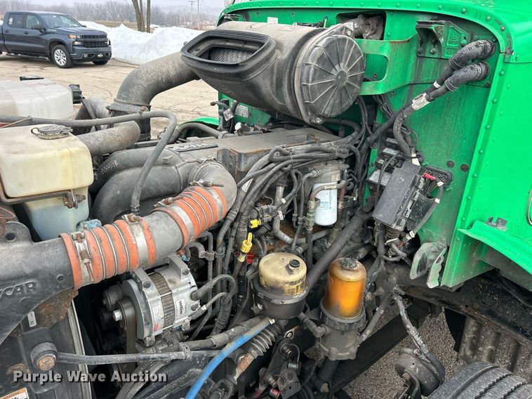 image for item DS0789 2012 Peterbilt  384 semi truck