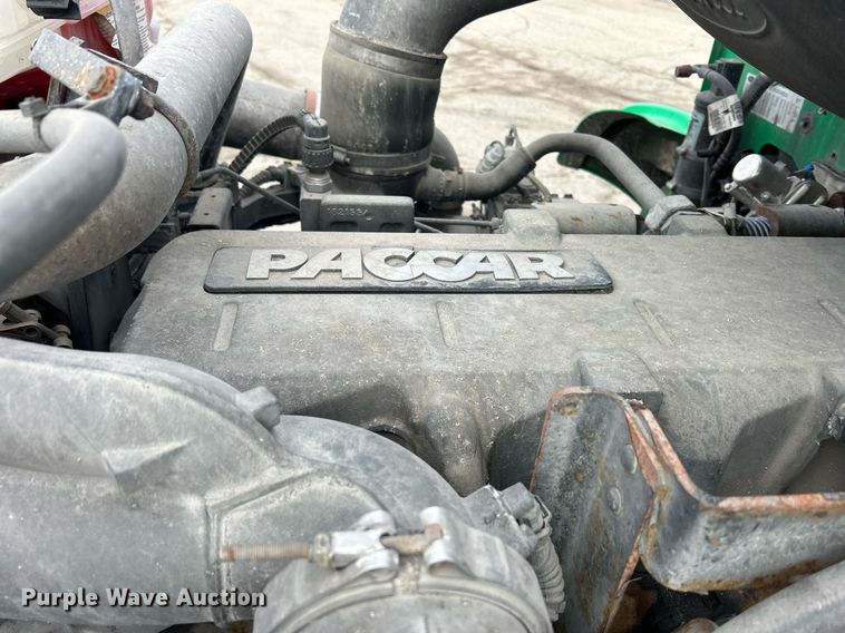 image for item DS0789 2012 Peterbilt  384 semi truck