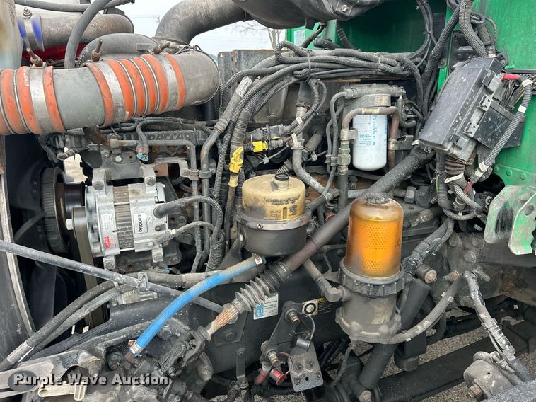 image for item DS0789 2012 Peterbilt  384 semi truck