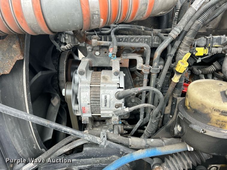 image for item DS0789 2012 Peterbilt  384 semi truck