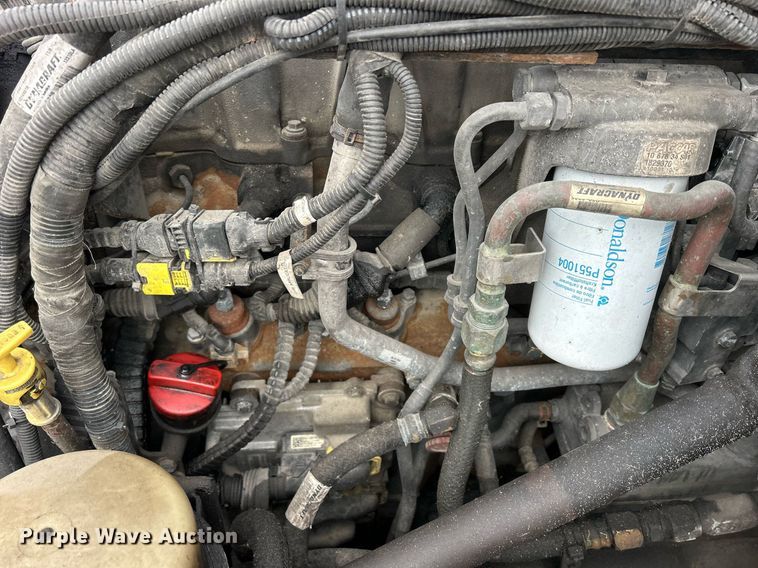 image for item DS0789 2012 Peterbilt  384 semi truck