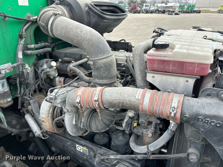 image for item DS0789 2012 Peterbilt  384 semi truck