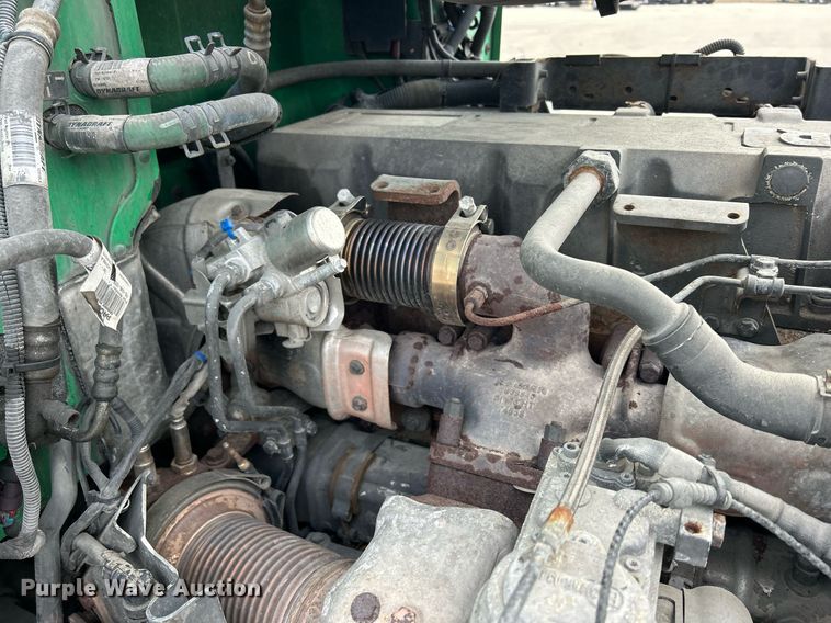 image for item DS0789 2012 Peterbilt  384 semi truck