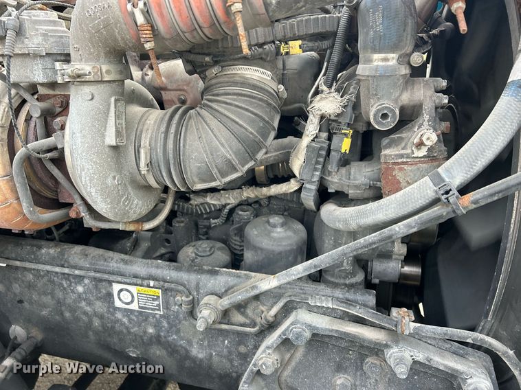 image for item DS0789 2012 Peterbilt  384 semi truck