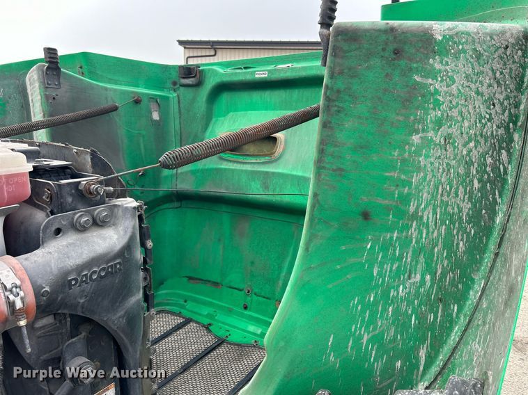 image for item DS0789 2012 Peterbilt  384 semi truck