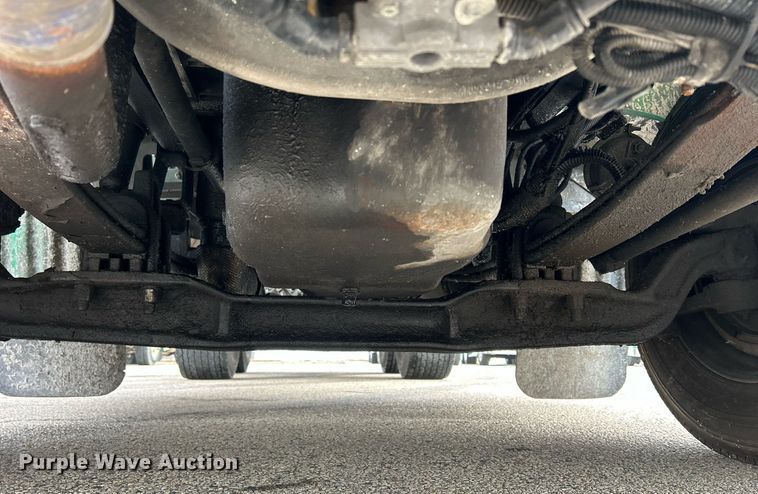 image for item DS0789 2012 Peterbilt  384 semi truck