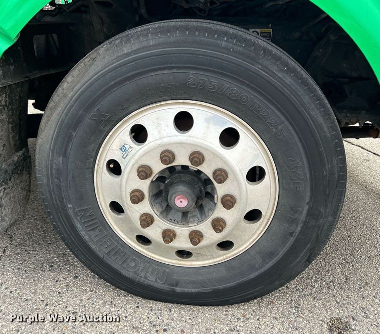 image for item DS0789 2012 Peterbilt  384 semi truck