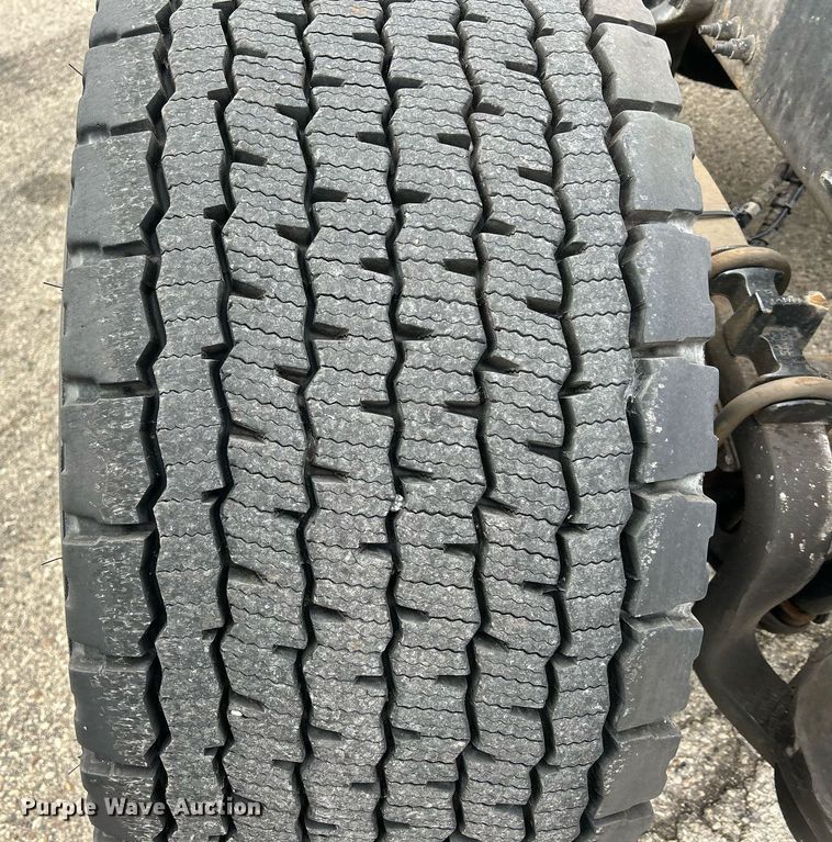 image for item DS0789 2012 Peterbilt  384 semi truck