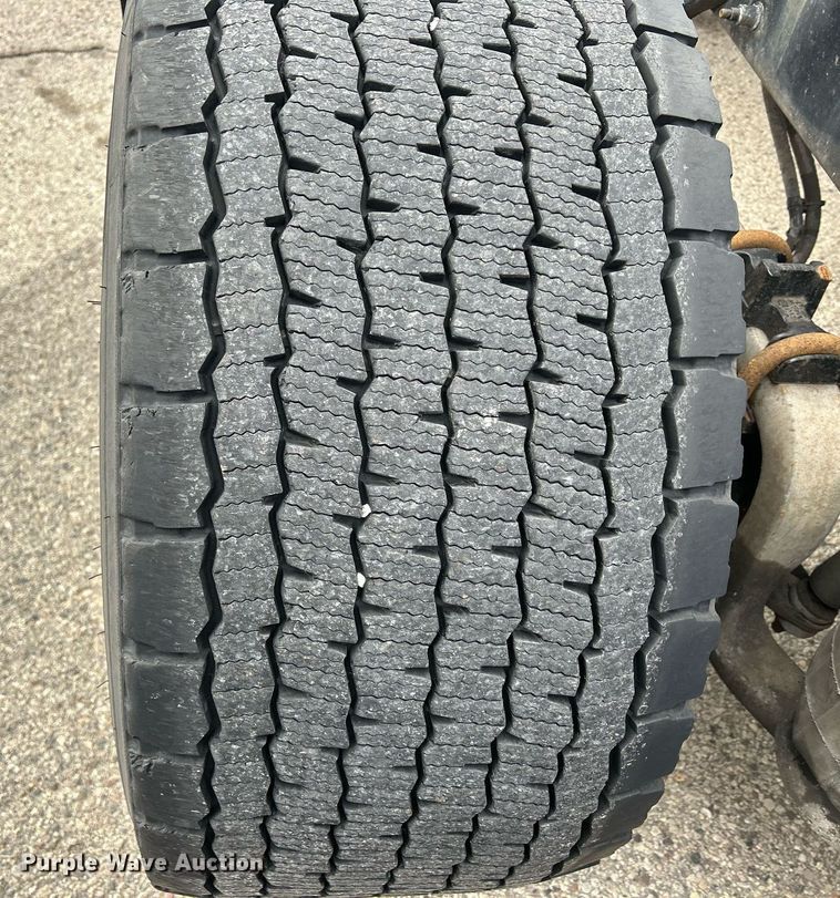 image for item DS0789 2012 Peterbilt  384 semi truck