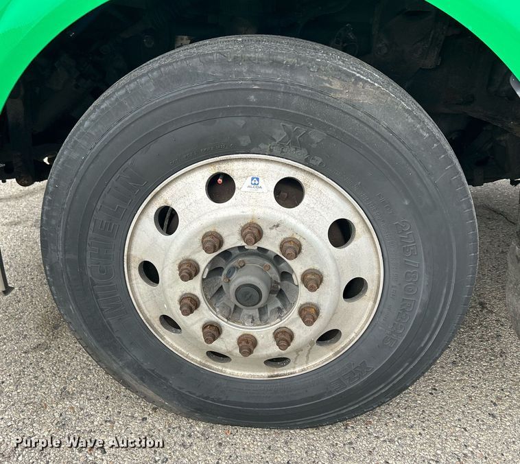 image for item DS0789 2012 Peterbilt  384 semi truck