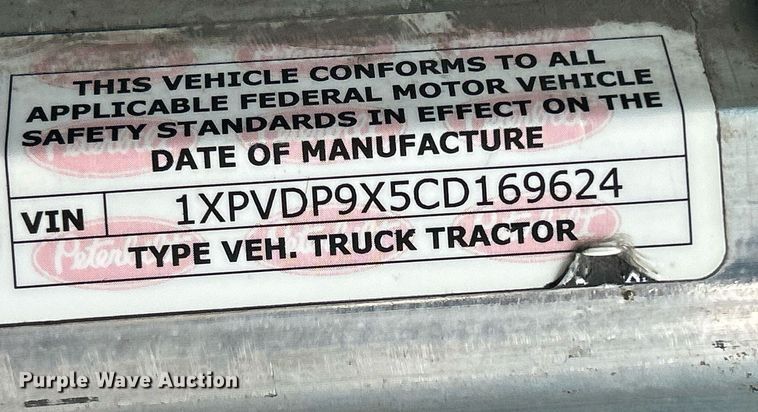 image for item DS0789 2012 Peterbilt  384 semi truck