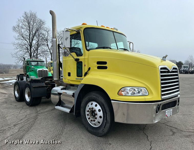 image for item DS0790 2012 Mack CXU613 semi truck