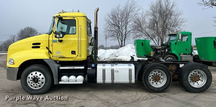 image for item DS0790 2012 Mack CXU613 semi truck