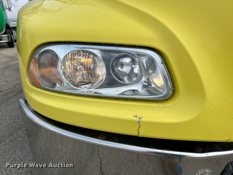 image for item DS0790 2012 Mack CXU613 semi truck