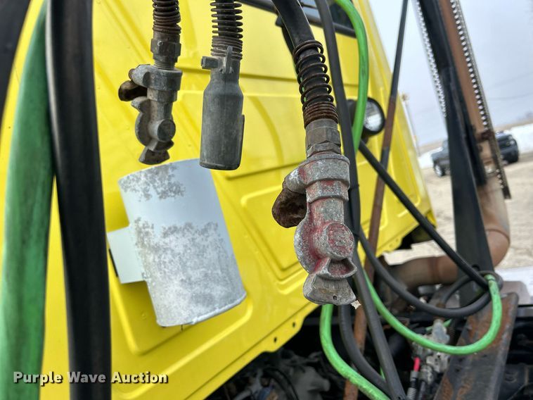 image for item DS0790 2012 Mack CXU613 semi truck