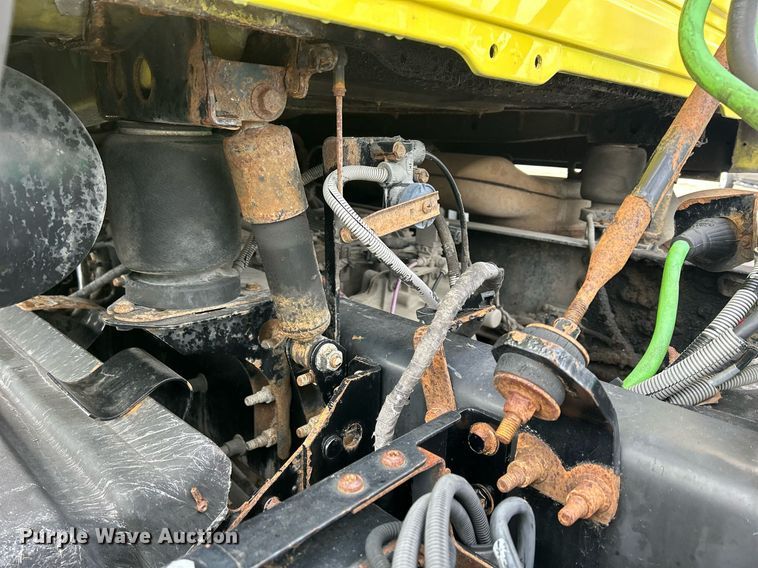 image for item DS0790 2012 Mack CXU613 semi truck