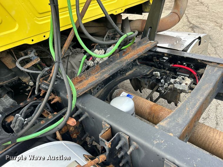 image for item DS0790 2012 Mack CXU613 semi truck