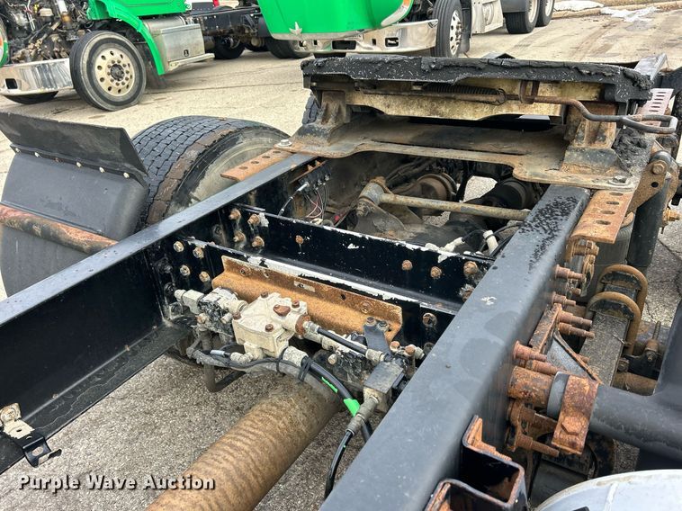 image for item DS0790 2012 Mack CXU613 semi truck