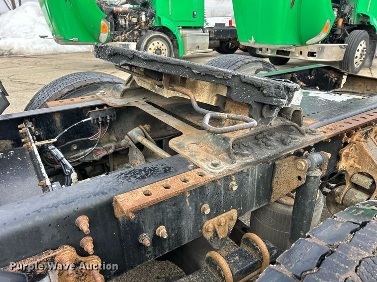 image for item DS0790 2012 Mack CXU613 semi truck