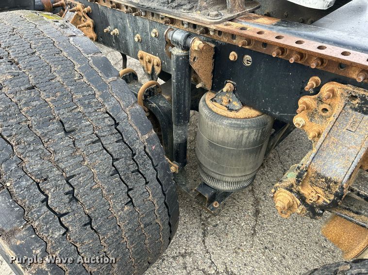 image for item DS0790 2012 Mack CXU613 semi truck