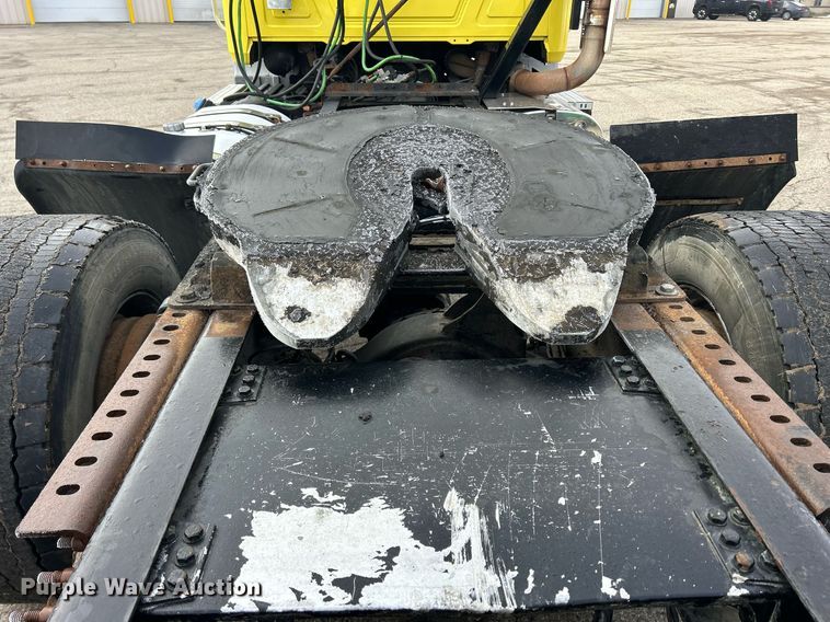 image for item DS0790 2012 Mack CXU613 semi truck