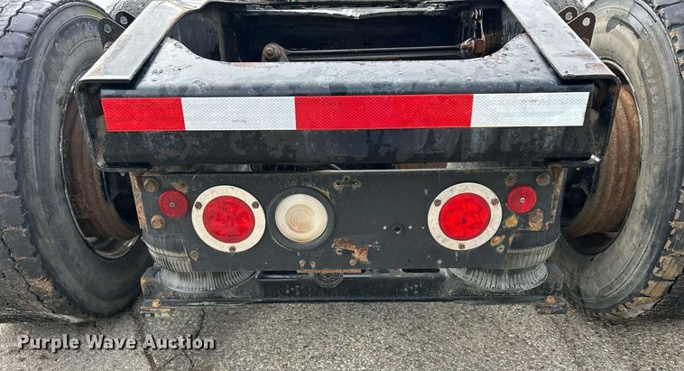 image for item DS0790 2012 Mack CXU613 semi truck