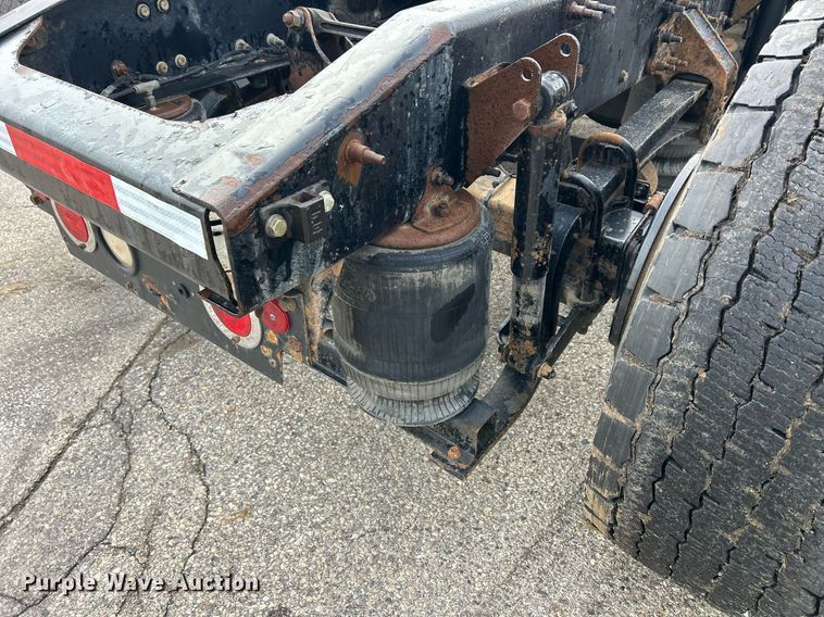 image for item DS0790 2012 Mack CXU613 semi truck