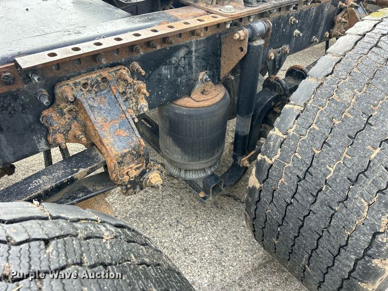 image for item DS0790 2012 Mack CXU613 semi truck