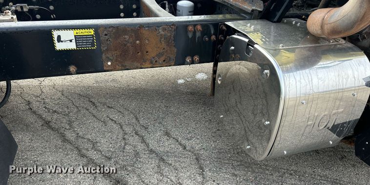 image for item DS0790 2012 Mack CXU613 semi truck