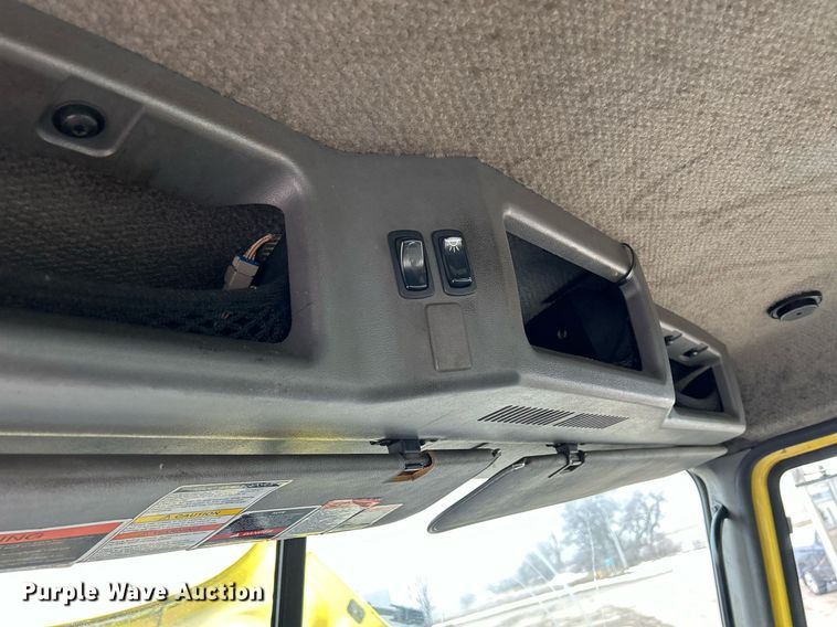 image for item DS0790 2012 Mack CXU613 semi truck