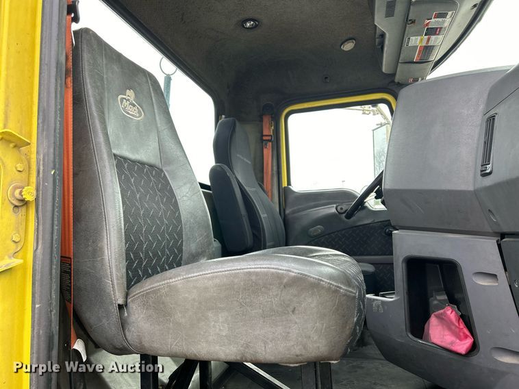 image for item DS0790 2012 Mack CXU613 semi truck