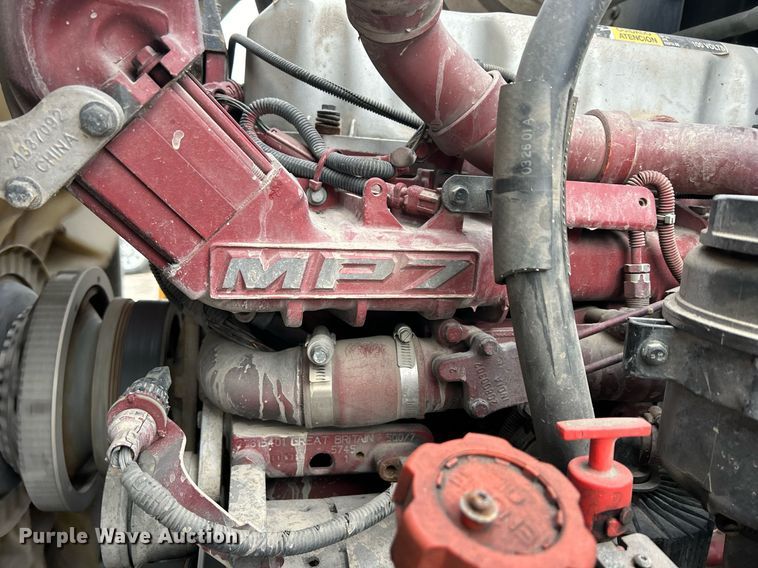 image for item DS0790 2012 Mack CXU613 semi truck