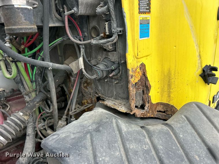 image for item DS0790 2012 Mack CXU613 semi truck