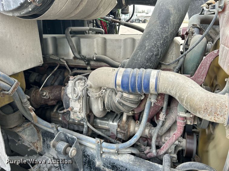 image for item DS0790 2012 Mack CXU613 semi truck