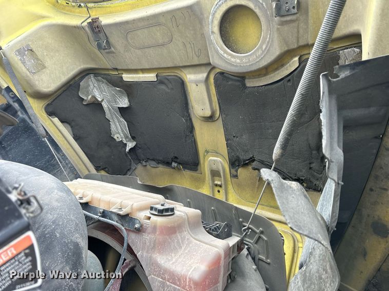 image for item DS0790 2012 Mack CXU613 semi truck