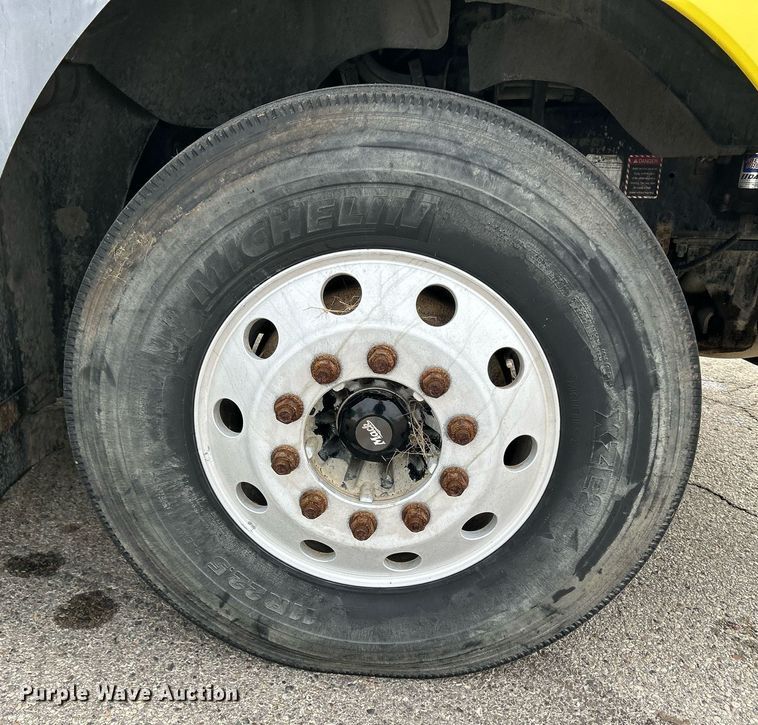 image for item DS0790 2012 Mack CXU613 semi truck