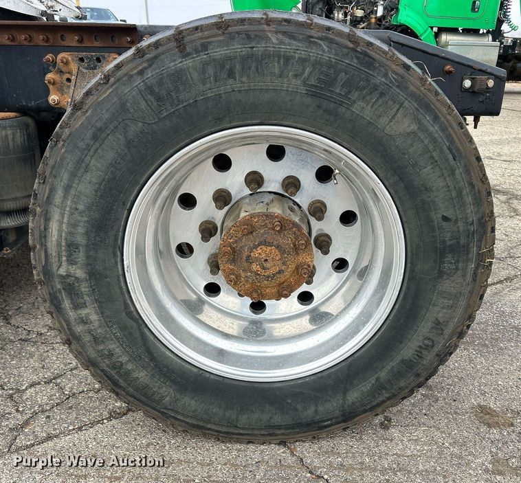 image for item DS0790 2012 Mack CXU613 semi truck