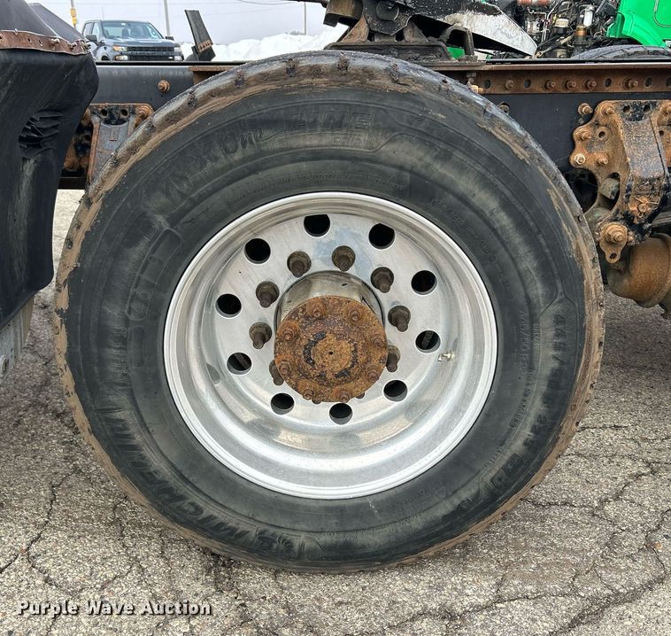 image for item DS0790 2012 Mack CXU613 semi truck