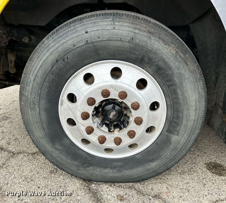 image for item DS0790 2012 Mack CXU613 semi truck