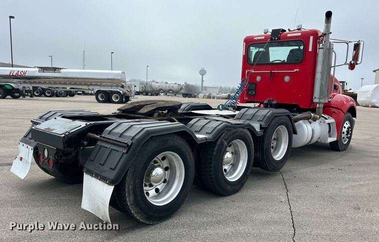 image for item DS0791 2008 Peterbilt  386 semi truck